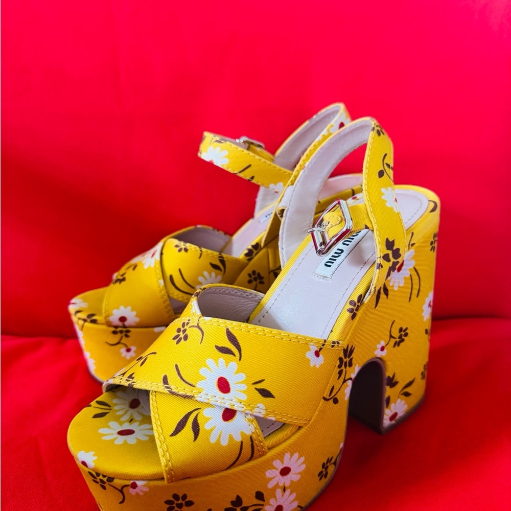 $999 AUTH MIU MIU FLORAL PLATFORM SANDALS